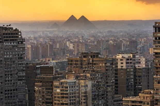 “开罗市区恶名昭彰的建筑，将变为城郊高档房产”